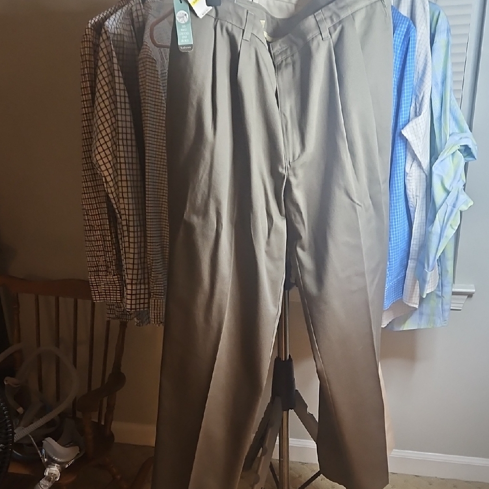 Van Heusen Men's Khaki Dress Pants